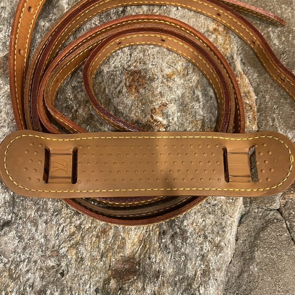 Authentic Louis Vuitton Leather shoulder strap pad & 2 used straps 28in - Picture 2 of 13